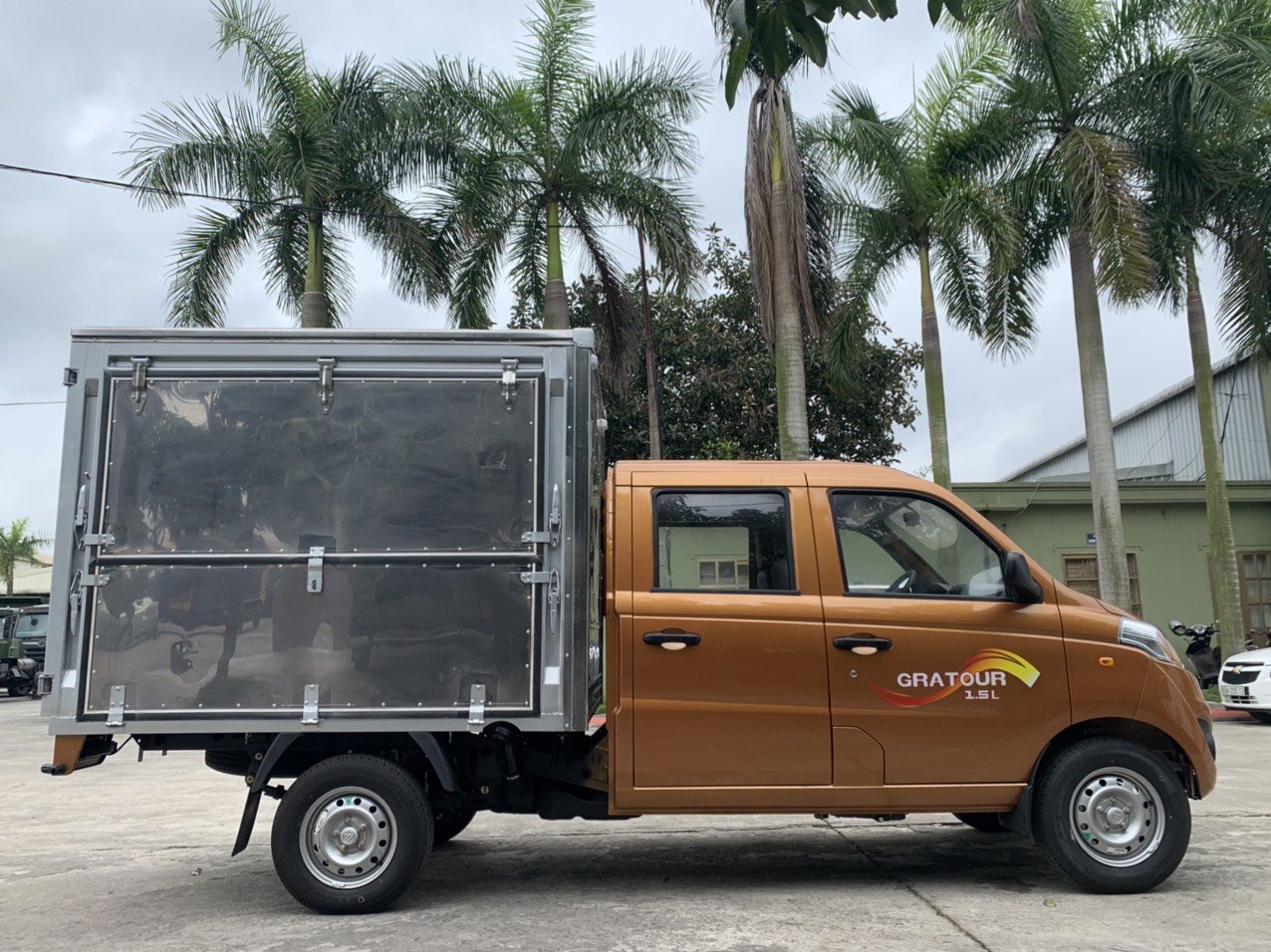 Xe Foton Gratour cabin kép thùng kín cánh dơi